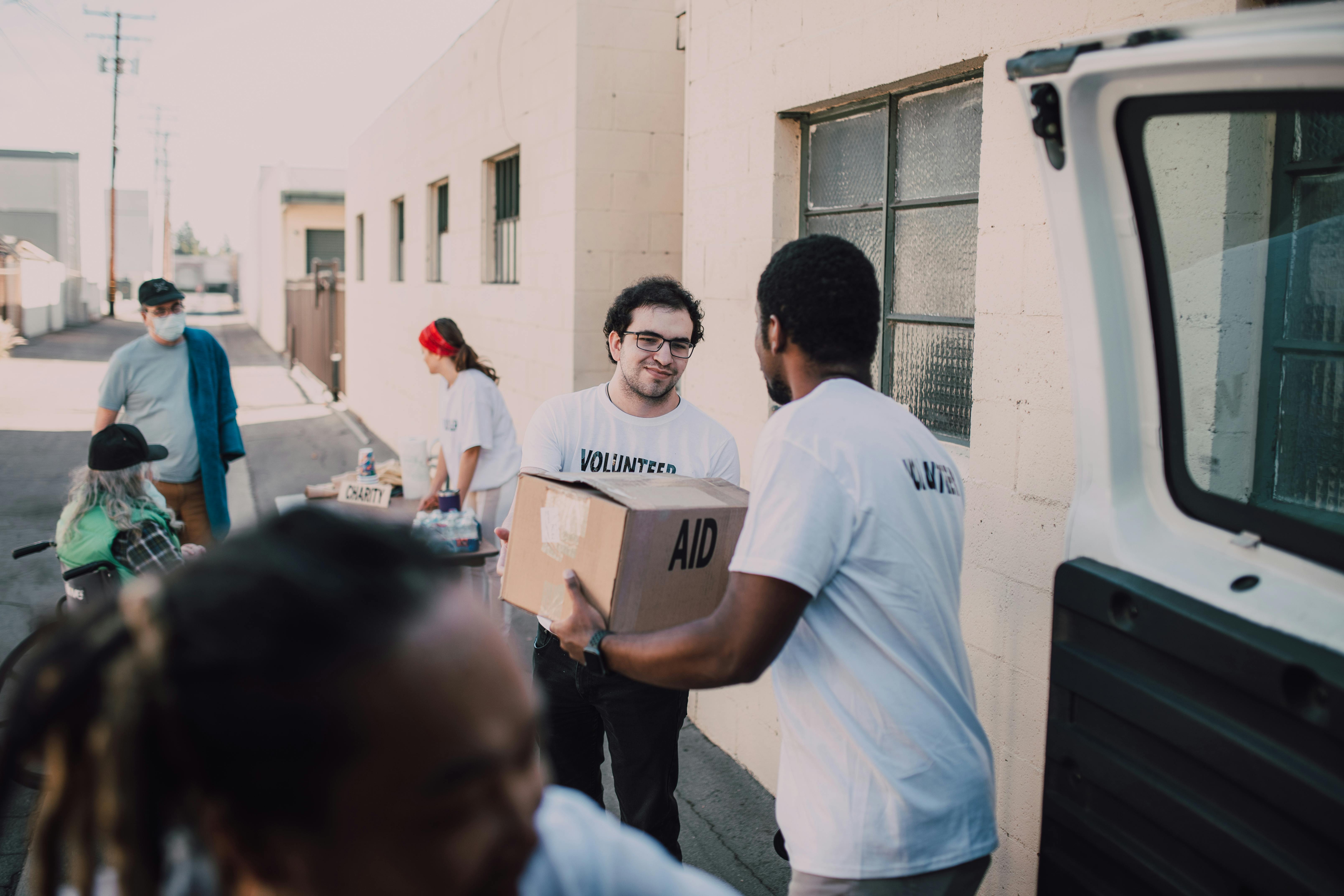 people running a food drive